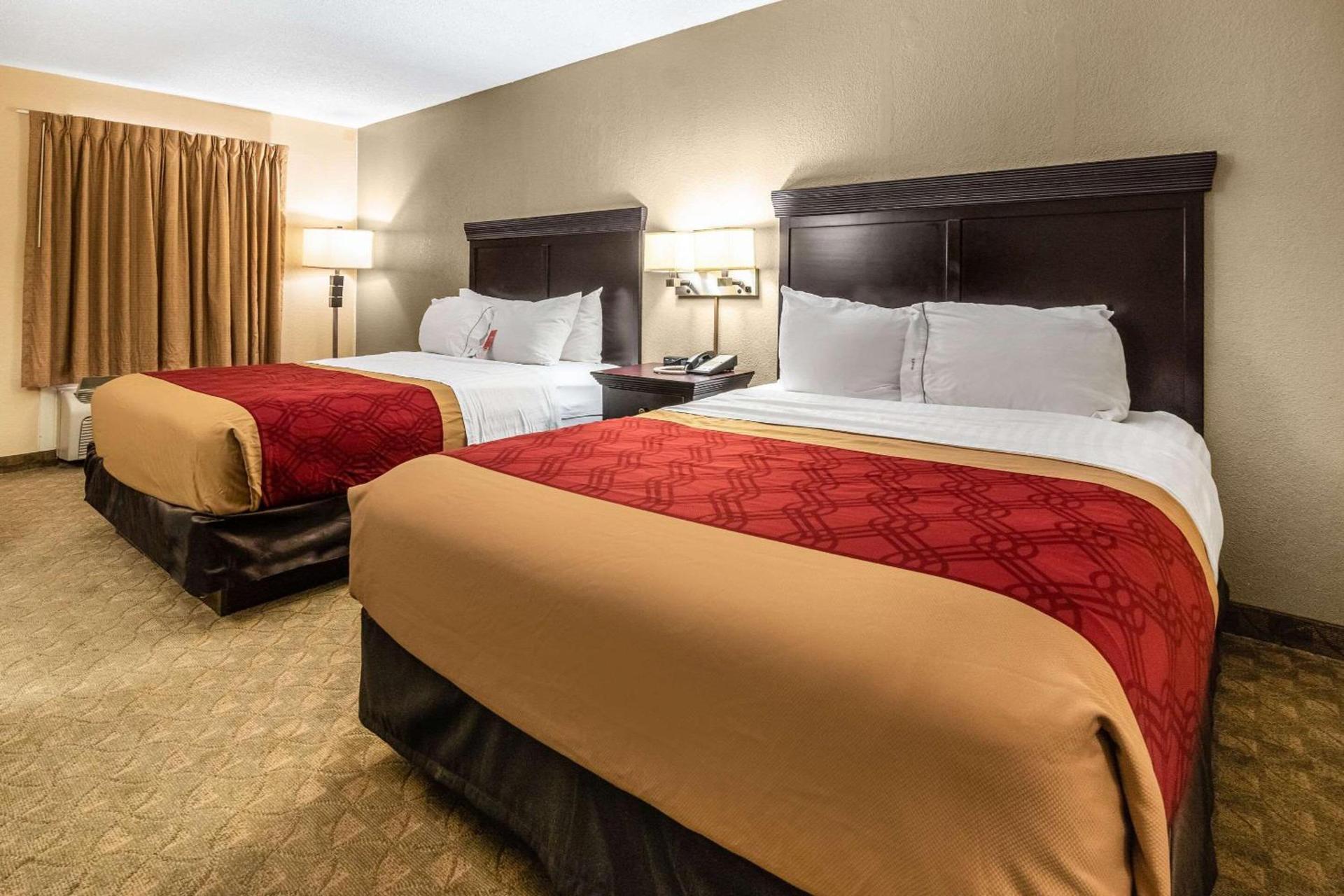 Econo Lodge Hillsboro I-35 photo 27