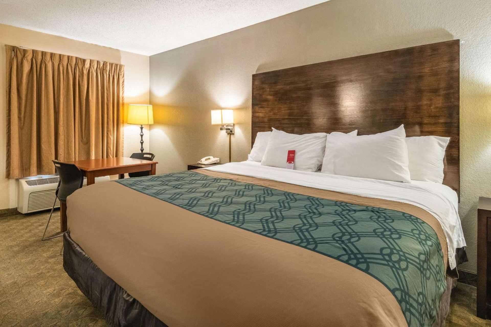 Econo Lodge Hillsboro I-35 photo 35
