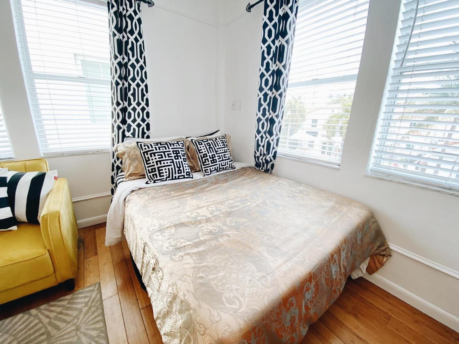 Nine20 Collins Apartments by Lowkl photo 2