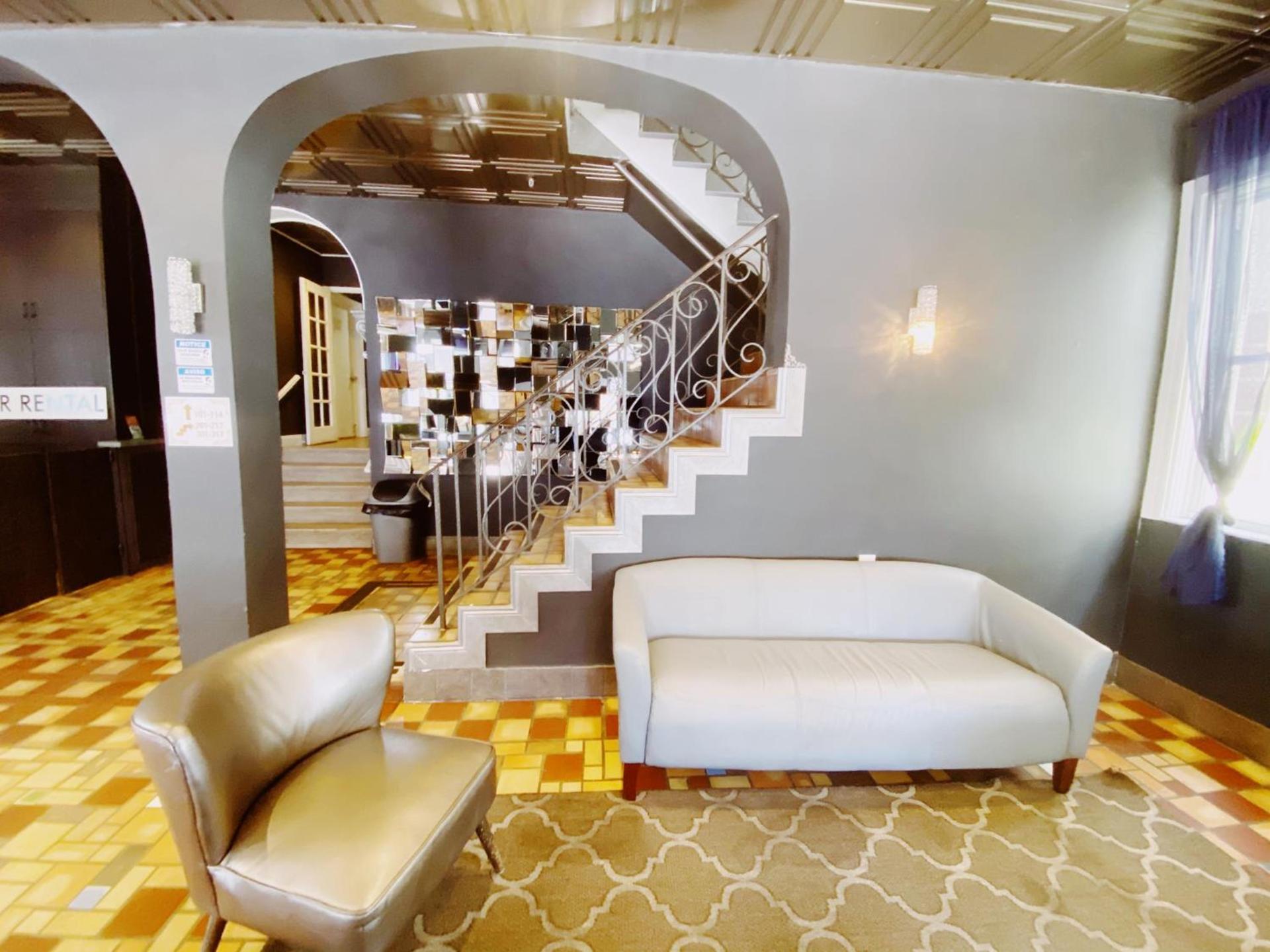 Nine20 Collins Apartments by Lowkl photo 9