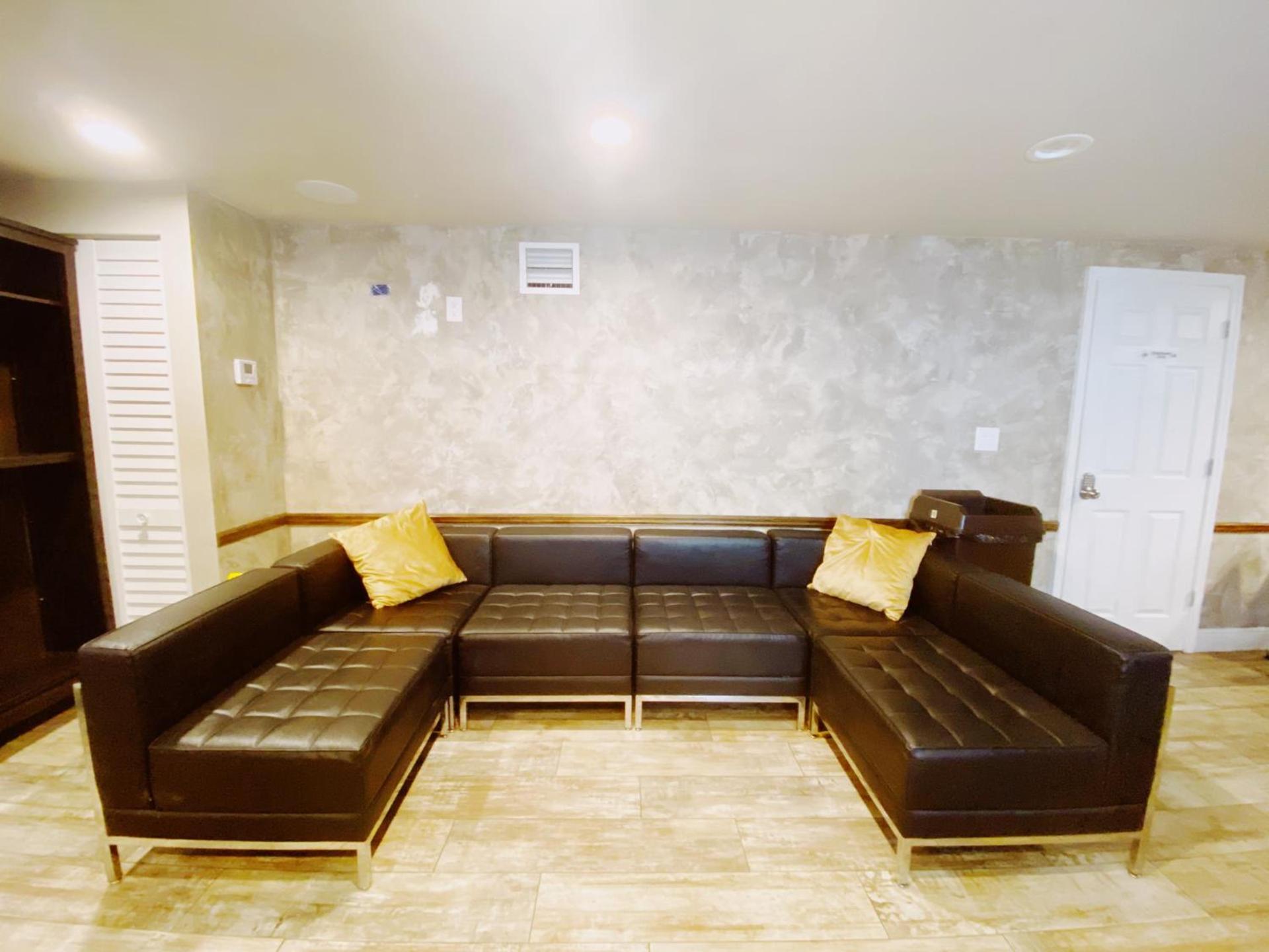 Nine20 Collins Apartments by Lowkl photo 18