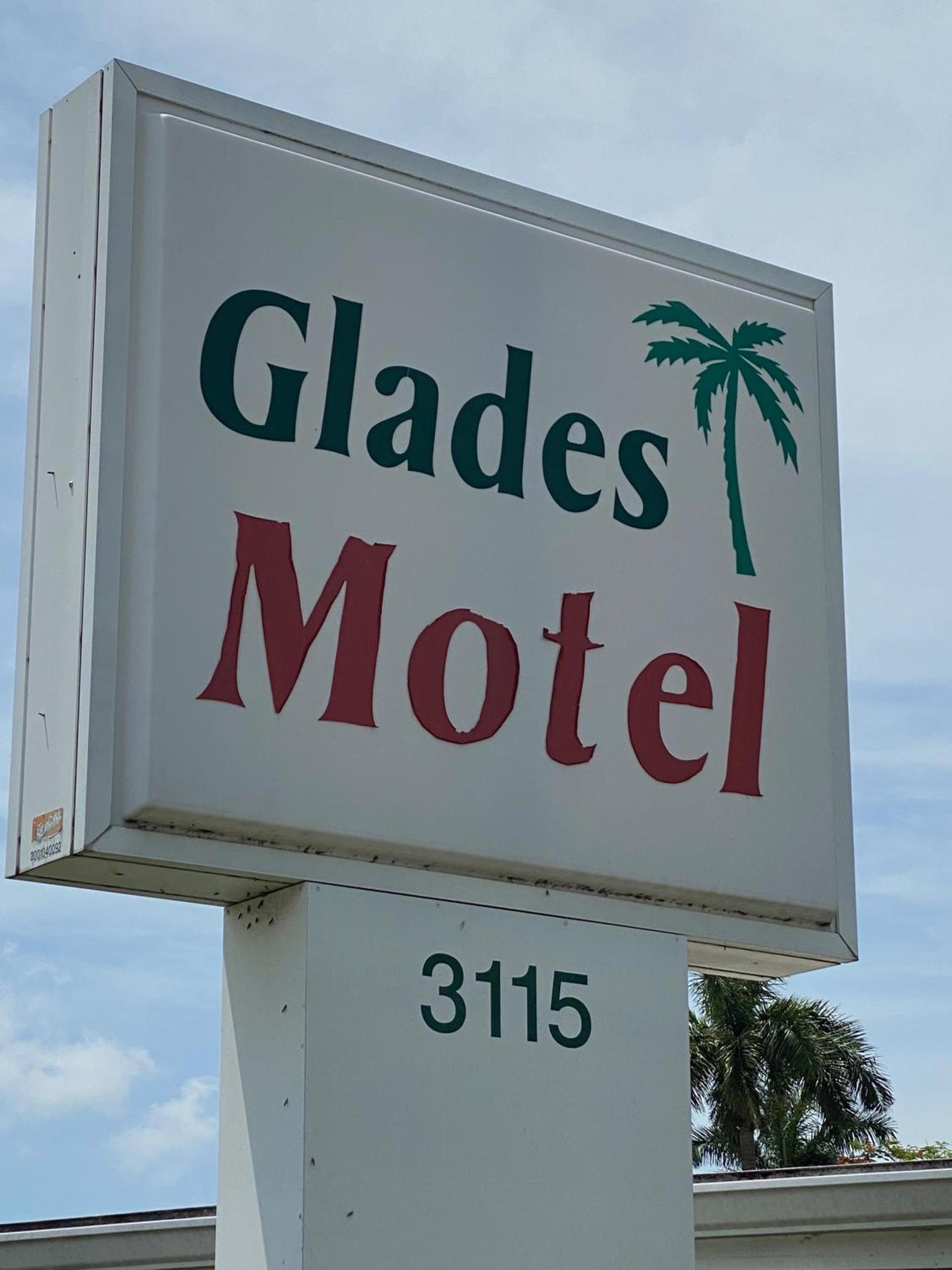 Glades Motel - Naples photo 95
