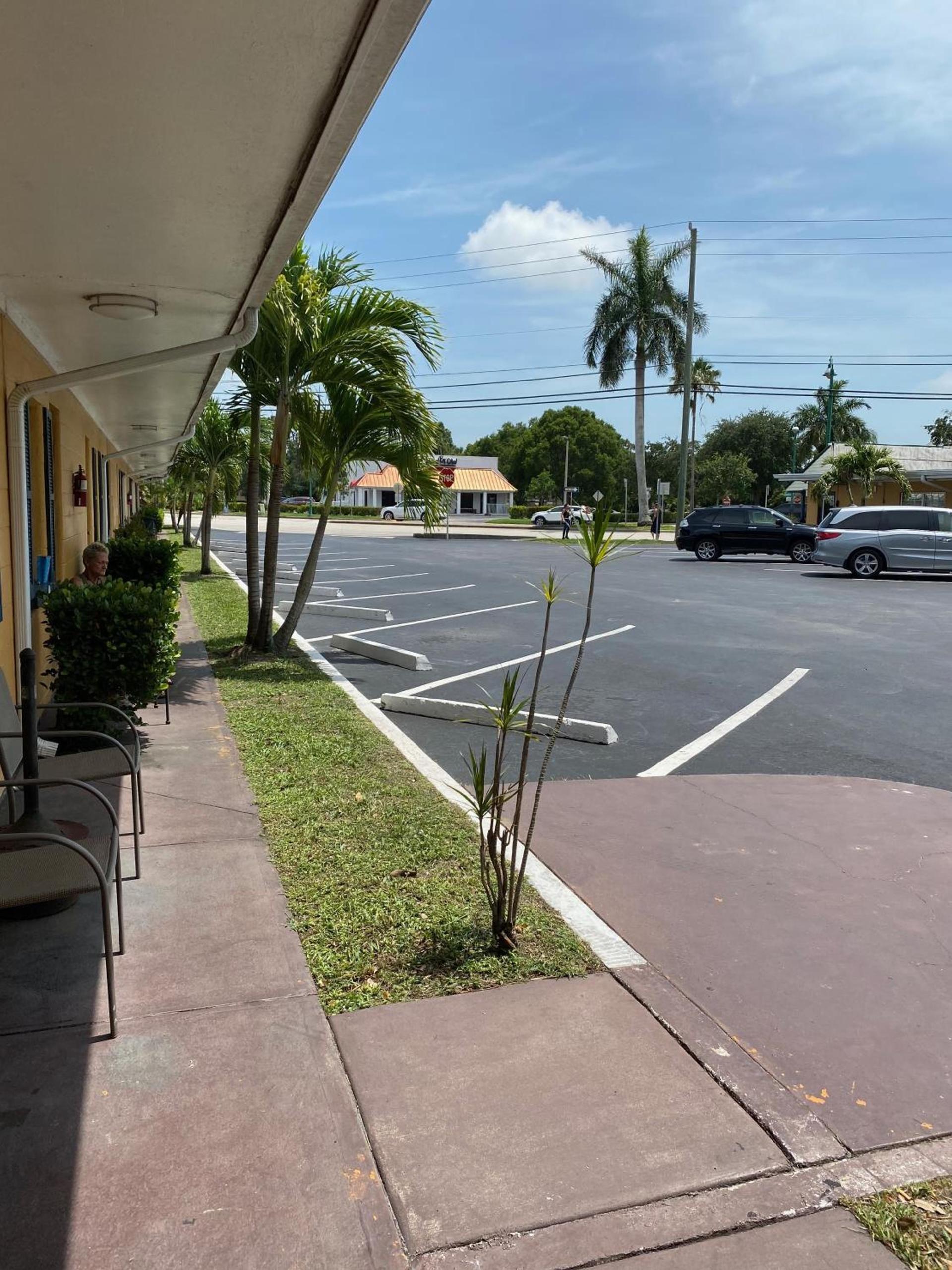 Glades Motel - Naples photo 80