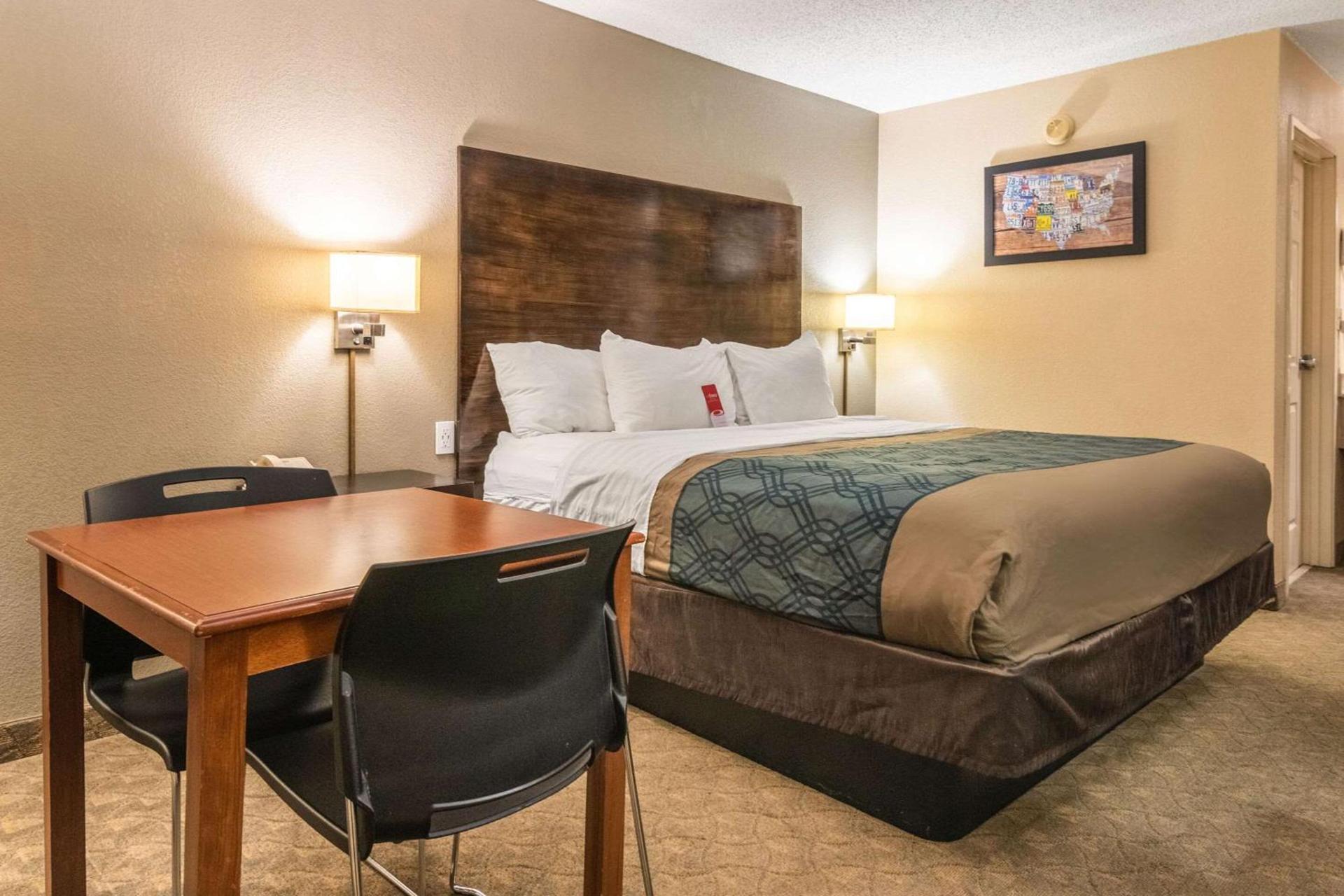Econo Lodge Hillsboro I-35 photo 39