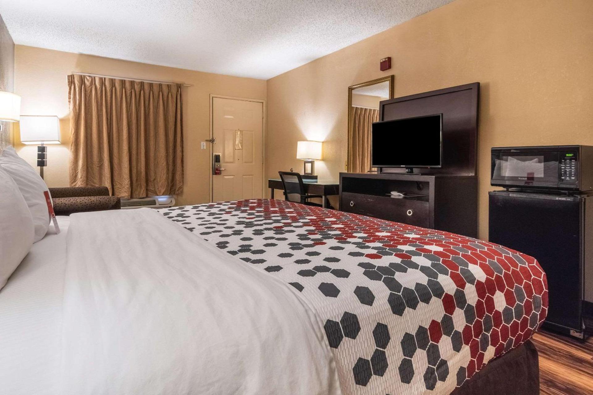 Econo Lodge Hillsboro I-35 photo 40