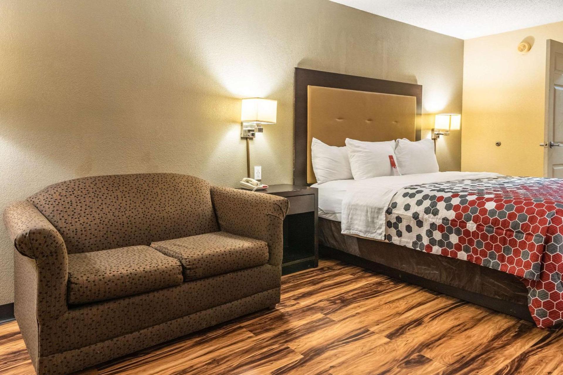 Econo Lodge Hillsboro I-35 photo 43