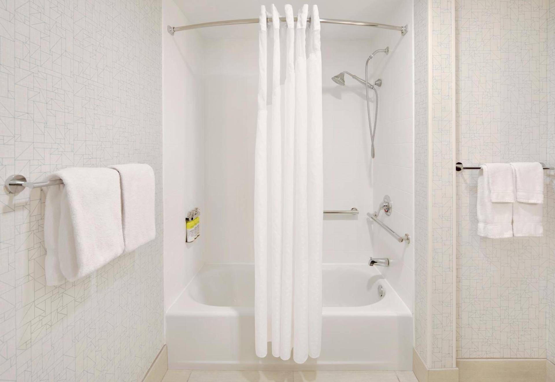 Holiday Inn Express & Suites Tilton by IHG photo 25