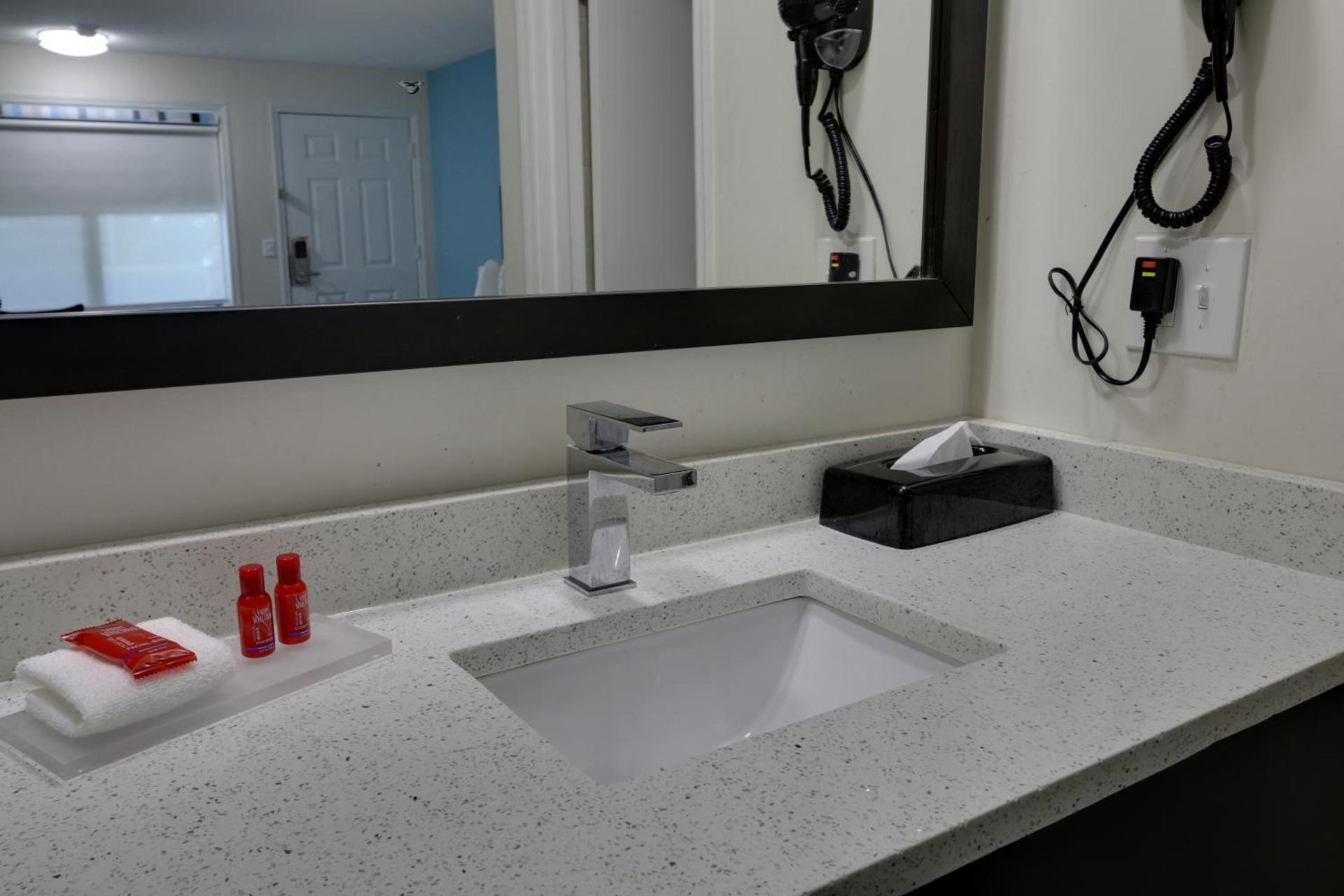 Travelodge by Wyndham Calhoun South I-75 photo 36