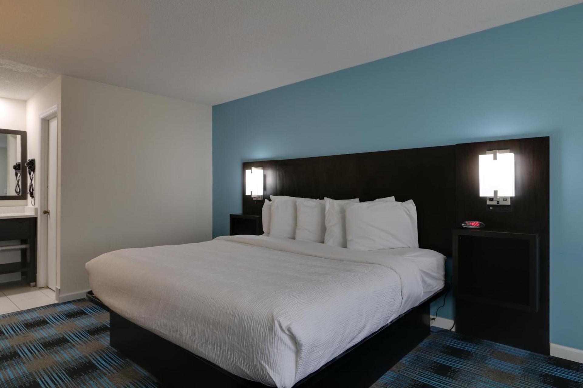 Travelodge by Wyndham Calhoun South I-75 photo 23