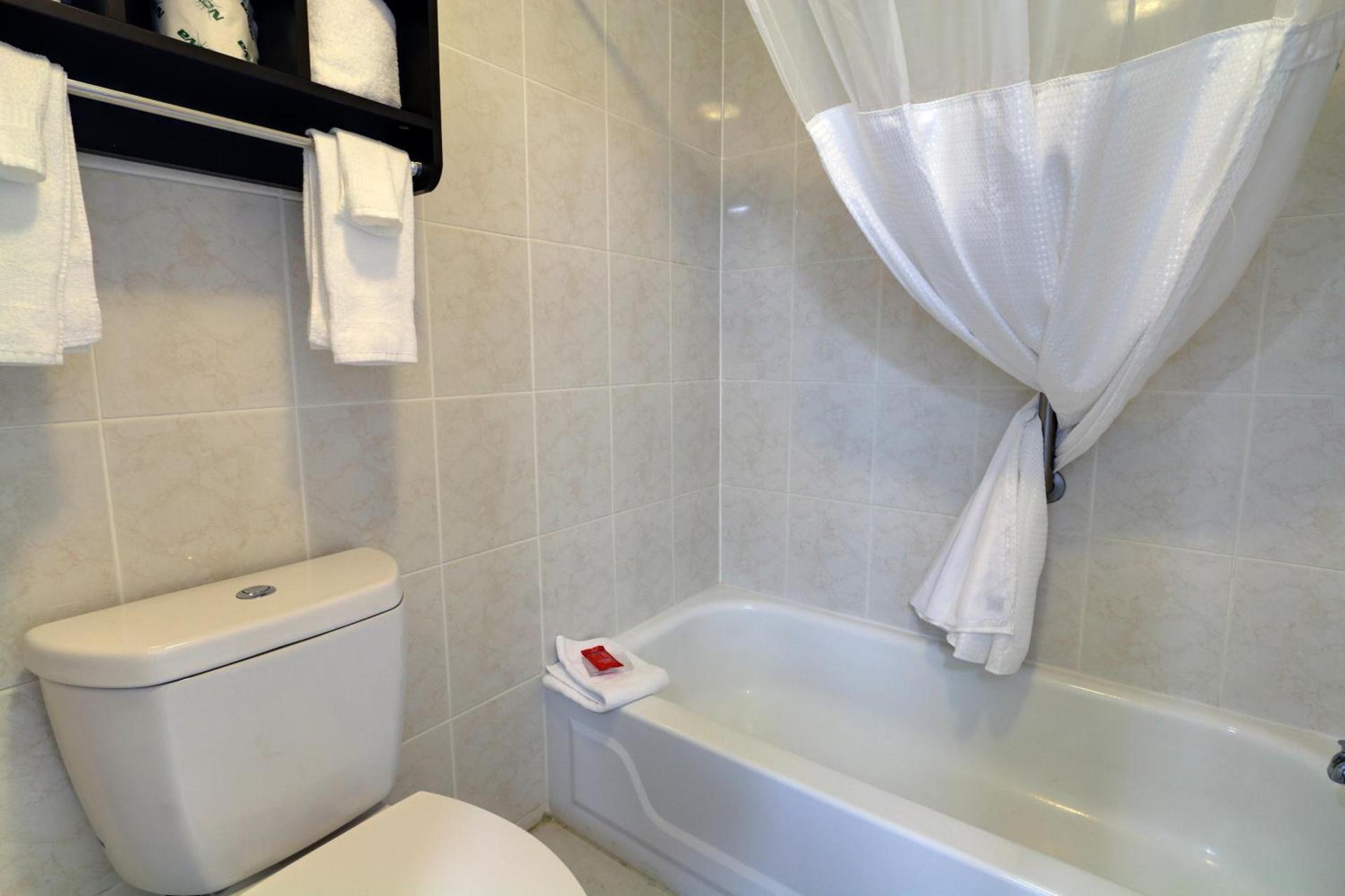 Travelodge by Wyndham Calhoun South I-75 photo 43