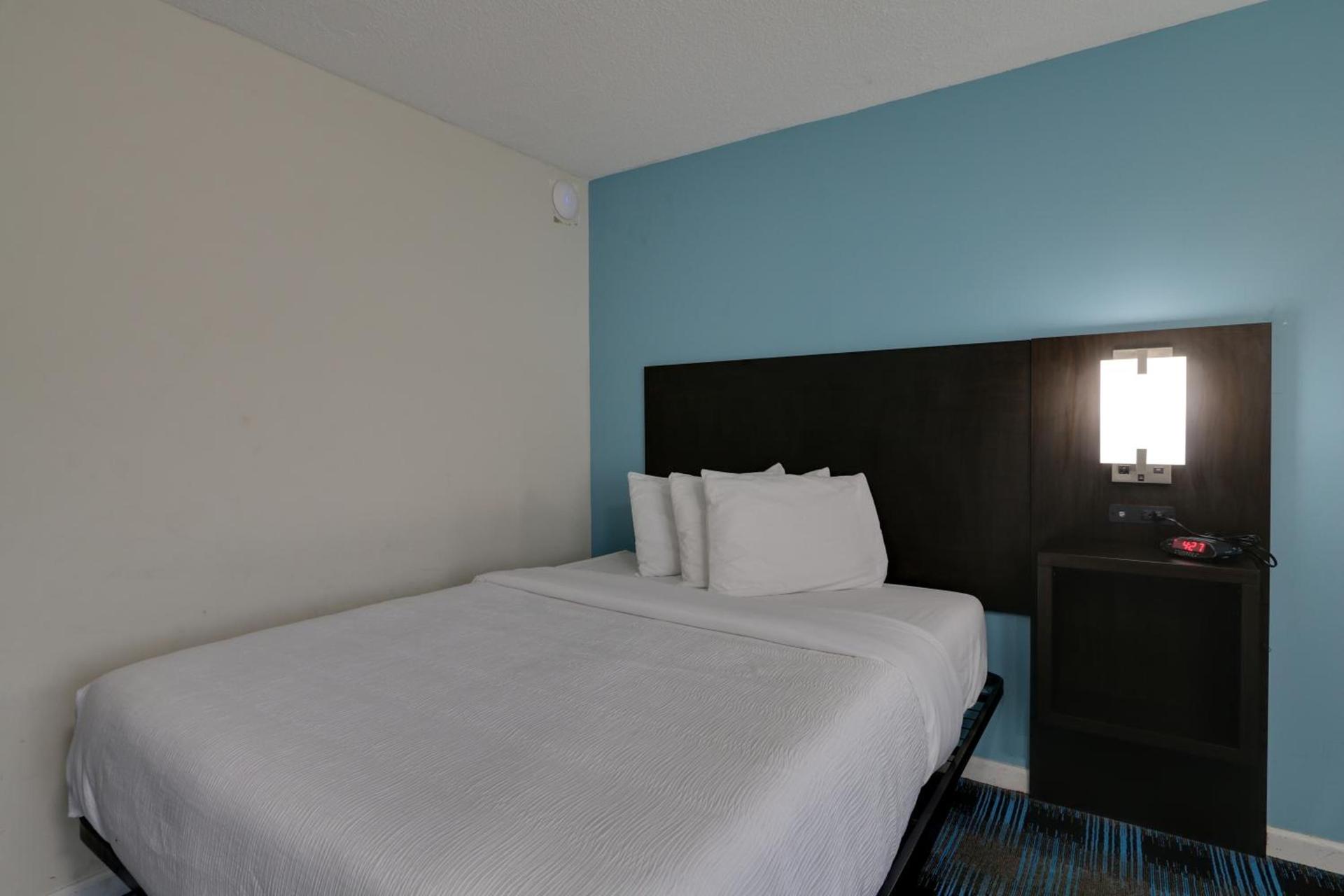 Travelodge by Wyndham Calhoun South I-75 photo 27