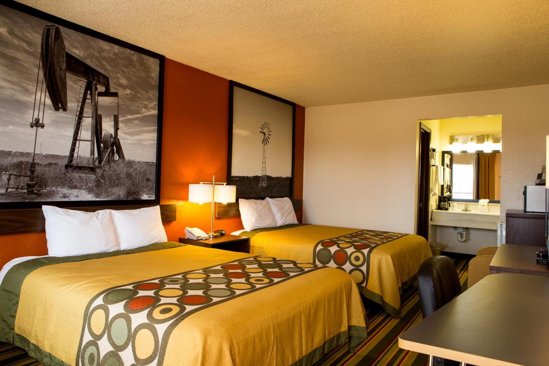 Super 8 by Wyndham Woodward photo 14