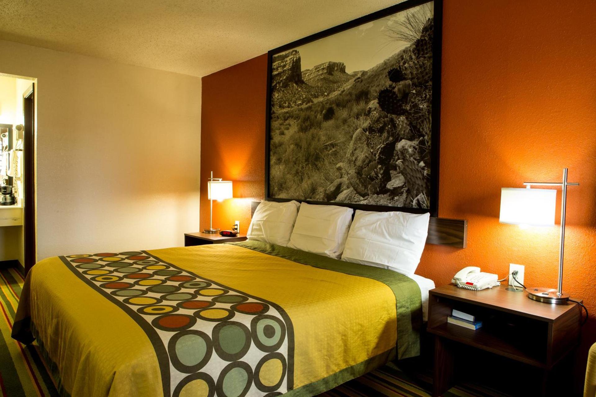 Super 8 by Wyndham Woodward photo 15
