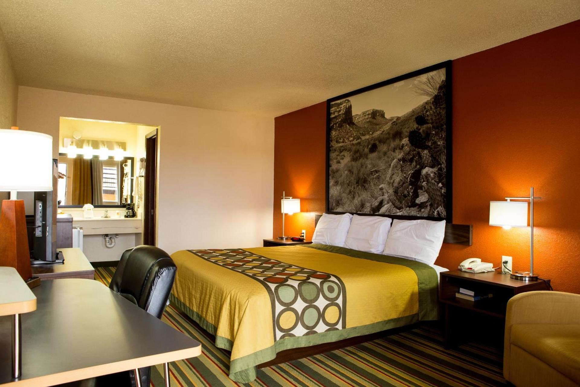 Super 8 by Wyndham Woodward photo 17