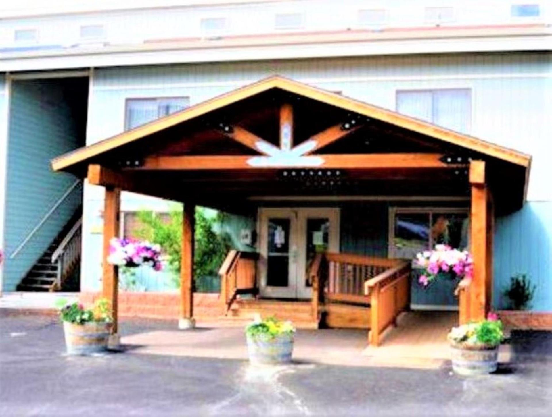Twin Rivers By Alderwood Colorado Management photo 3