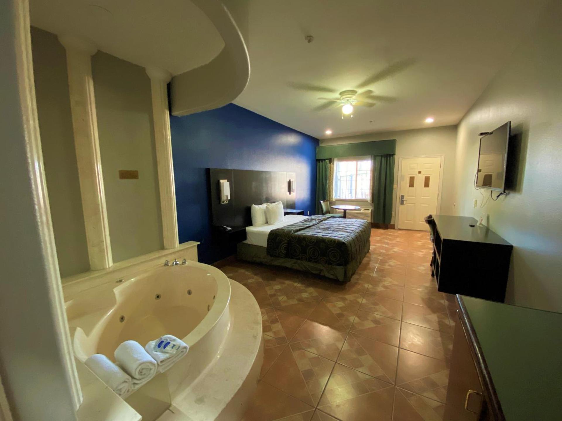 Texas Inn Alamo photo 11