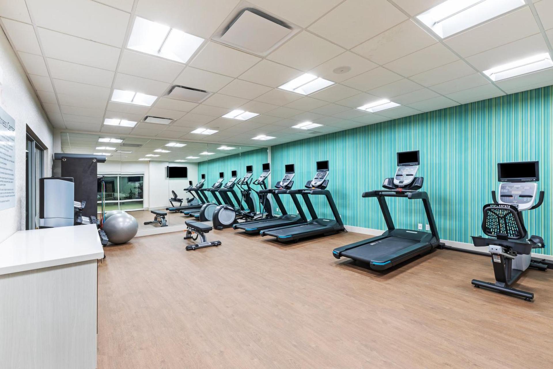Holiday Inn Express & Suites - Parsons by IHG photo 17