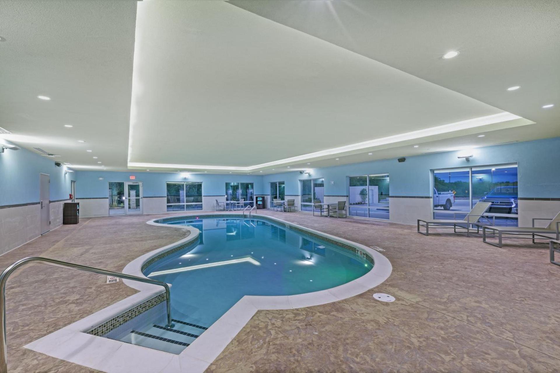 Holiday Inn Express & Suites - Parsons by IHG photo 22
