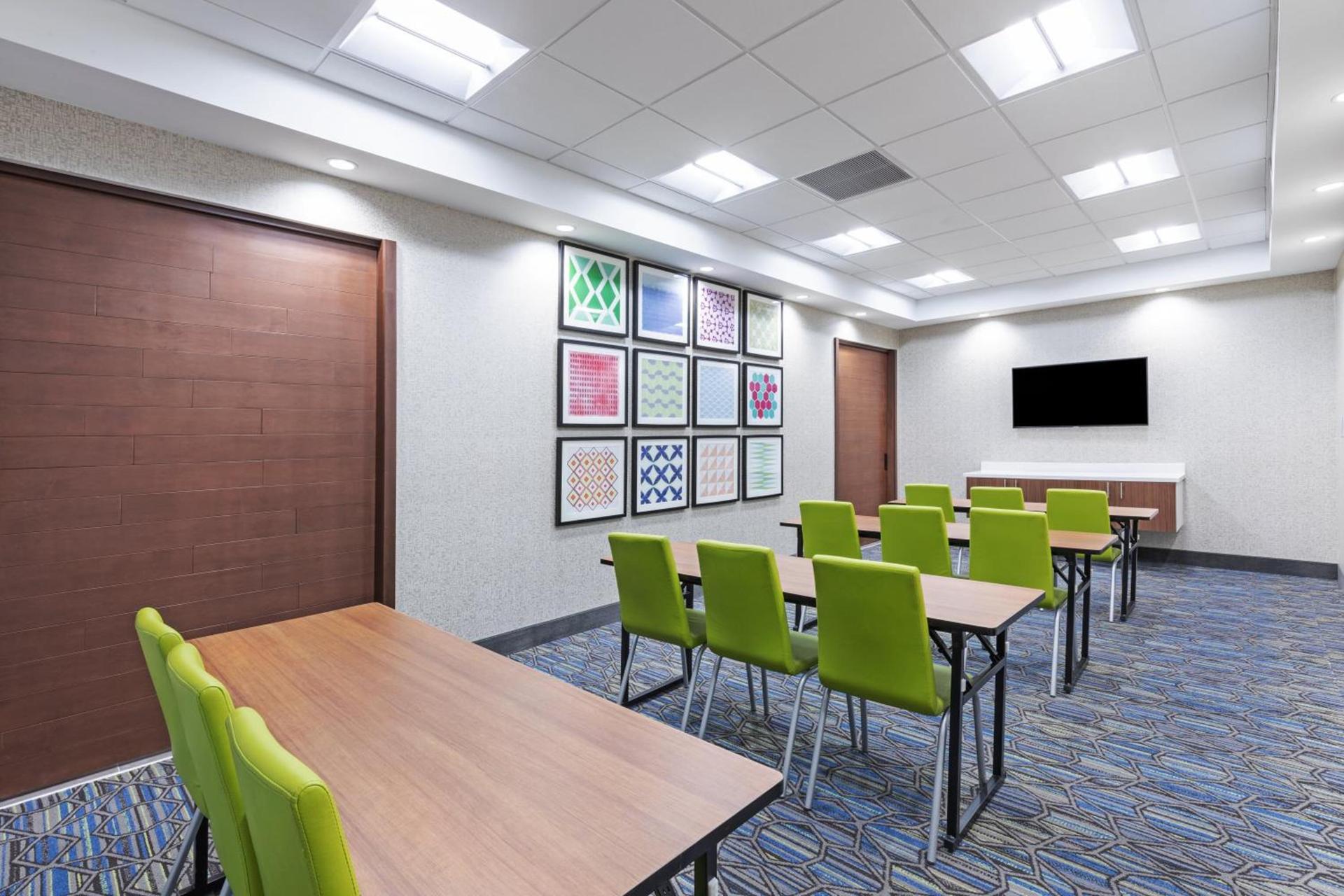 Holiday Inn Express & Suites - Parsons by IHG photo 25