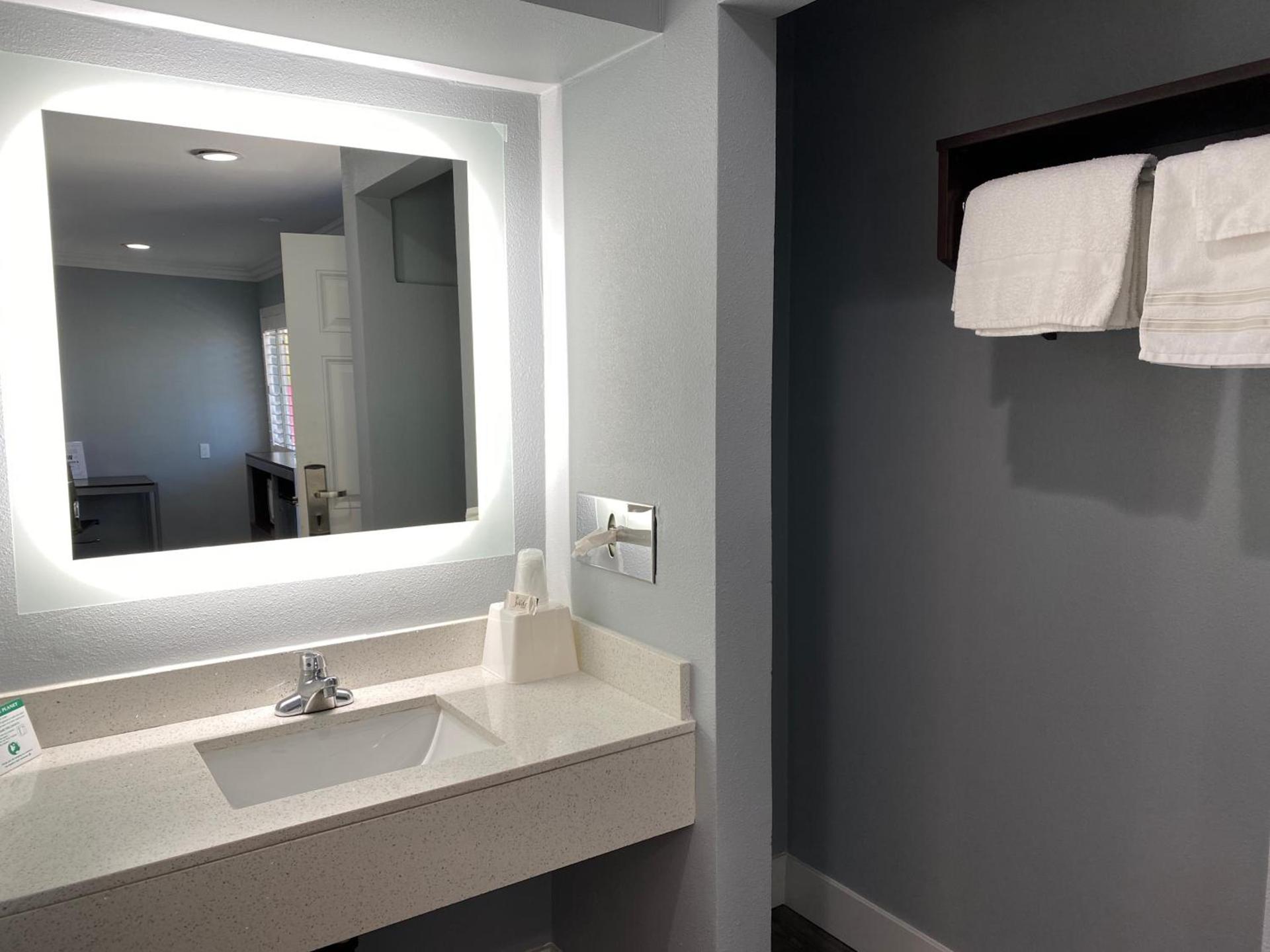 Regency Motel photo 5