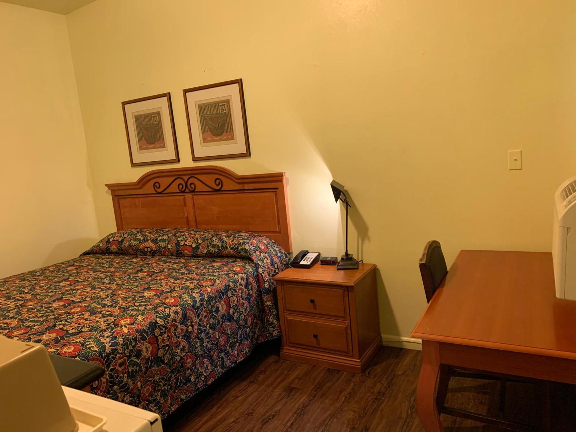Economy inn photo 8