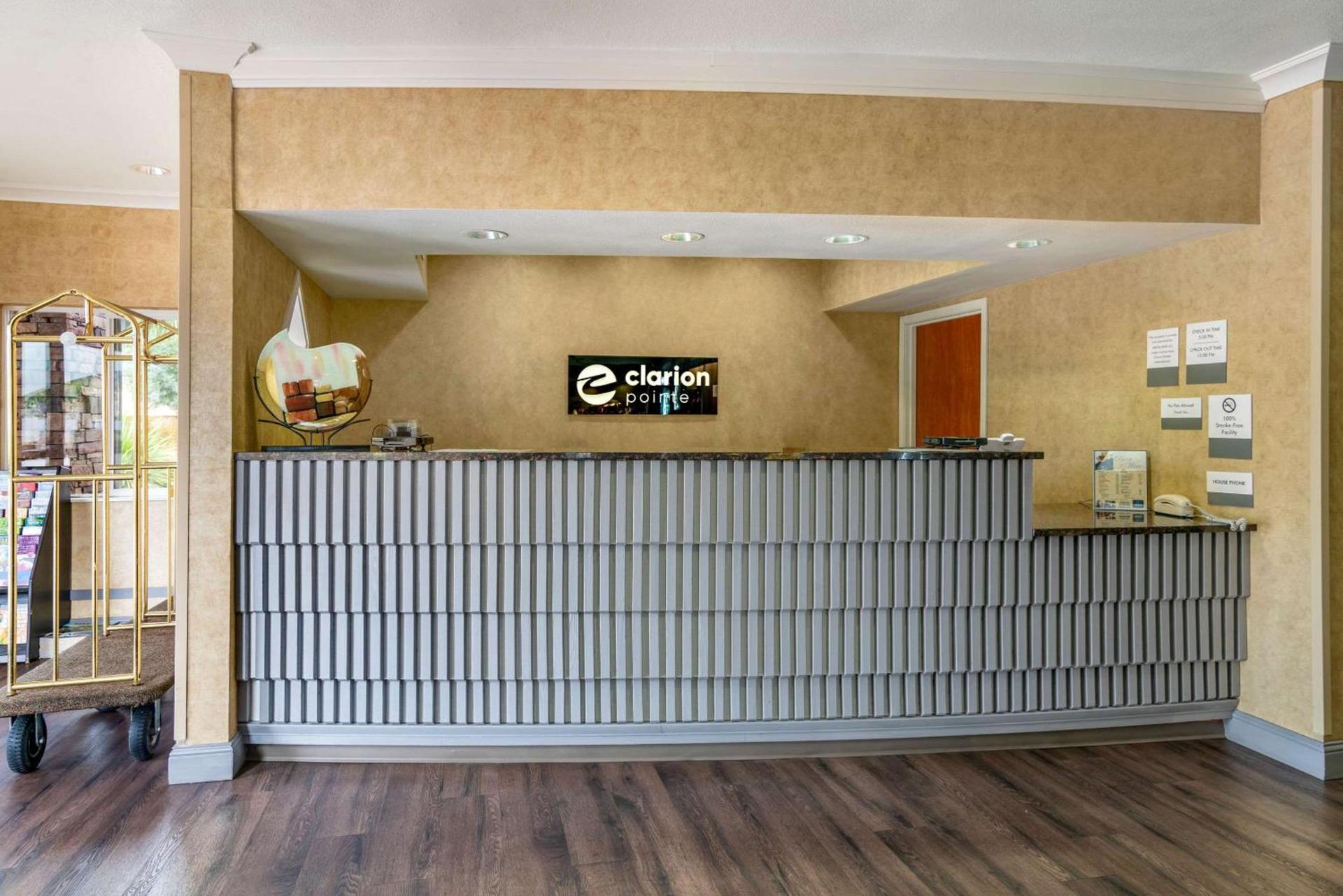 Clarion Pointe Medford photo 3