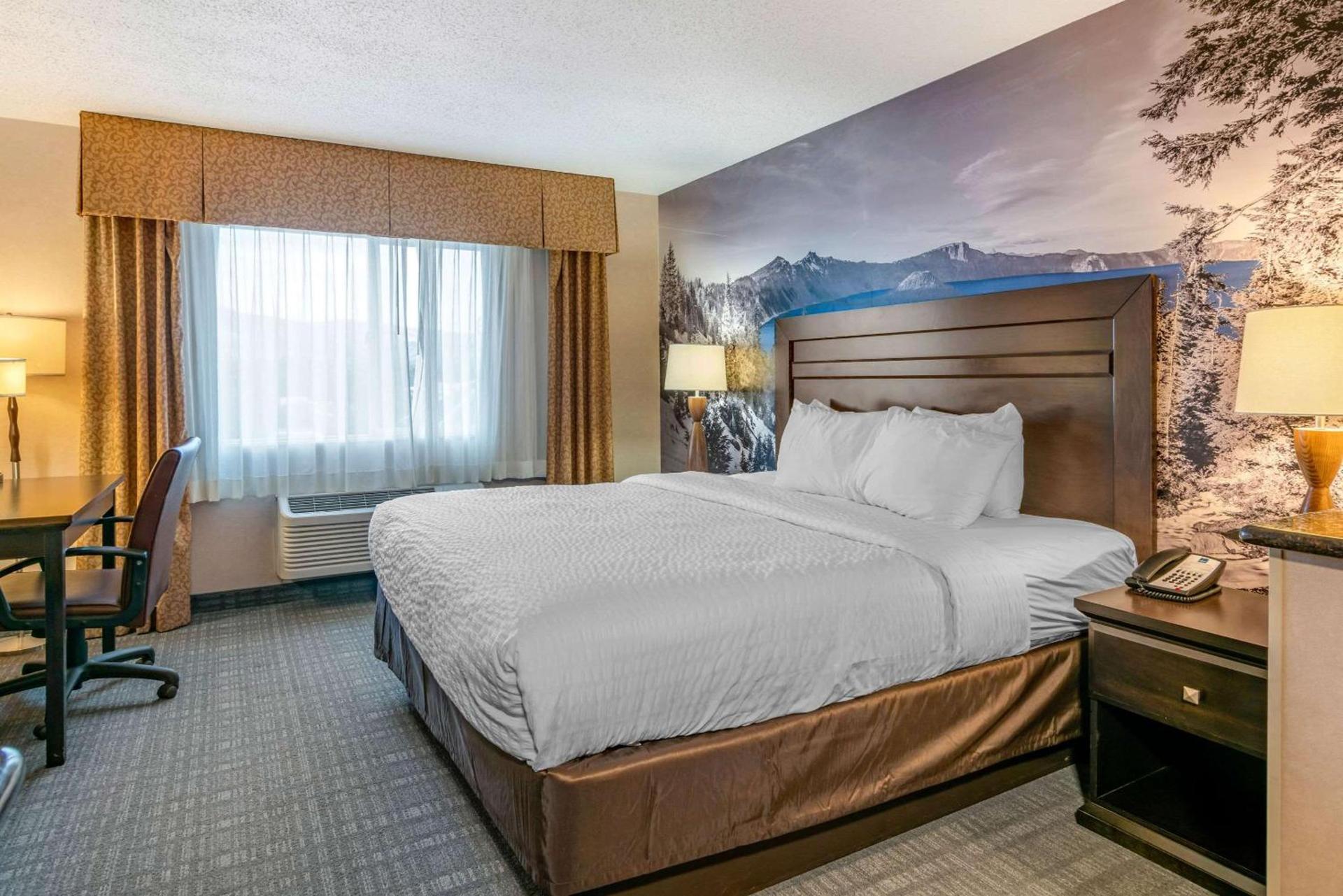 Clarion Pointe Medford photo 19