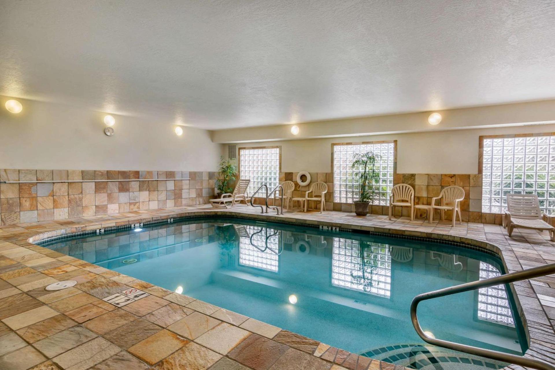 Clarion Pointe Medford photo 23