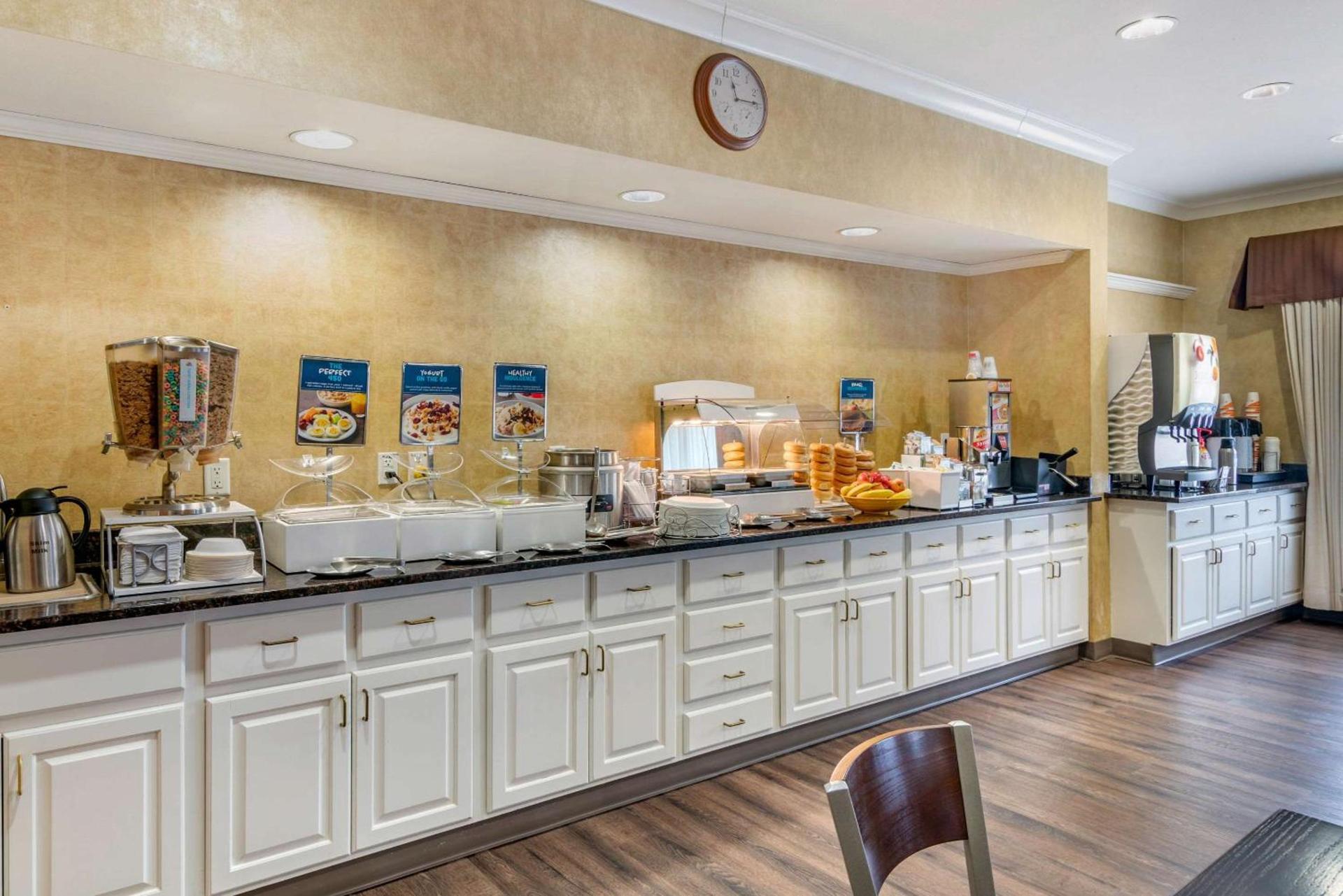 Clarion Pointe Medford photo 28