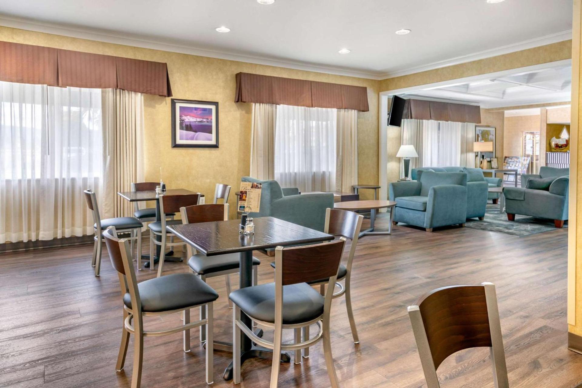 Clarion Pointe Medford photo 27