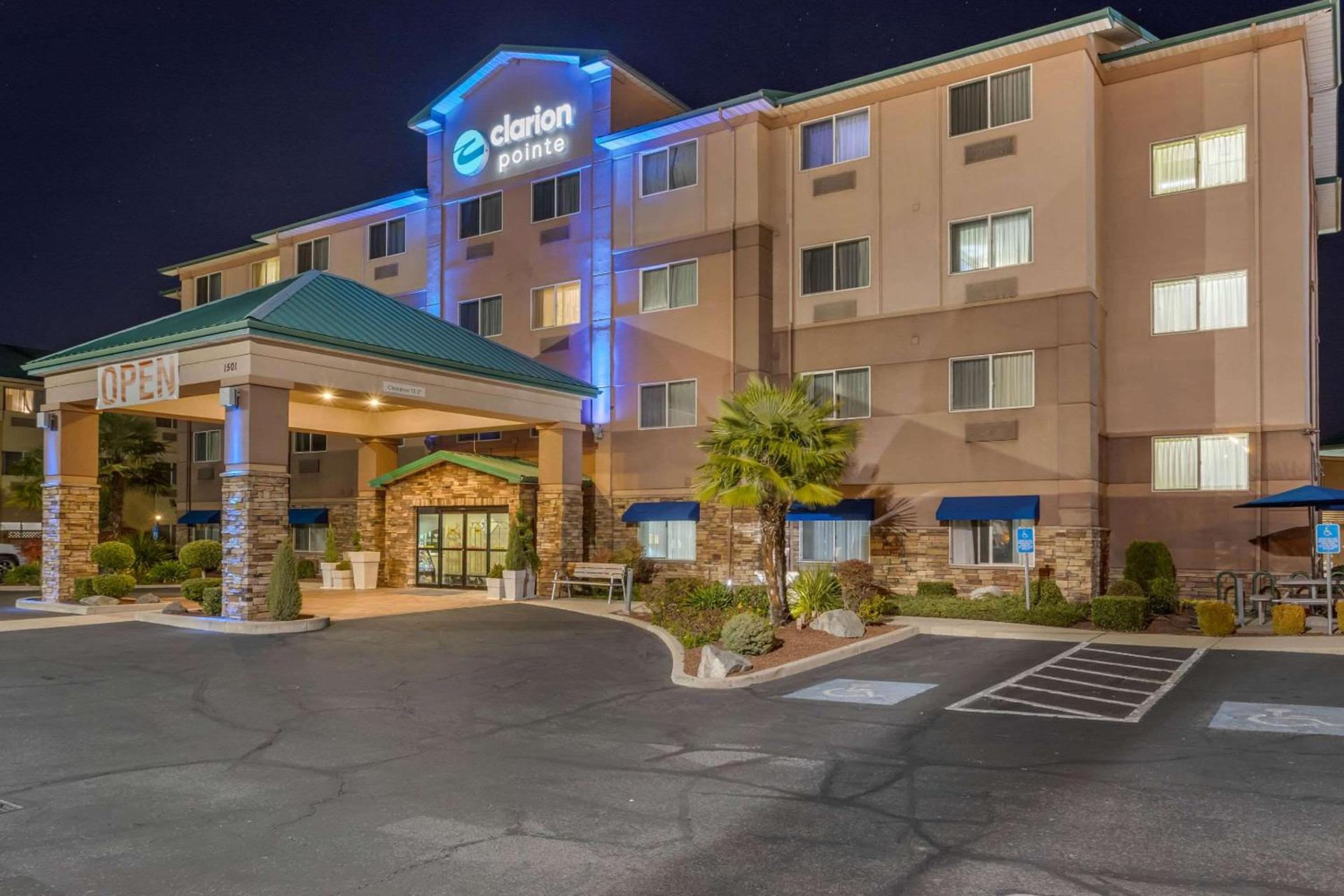 Clarion Pointe Medford photo 33