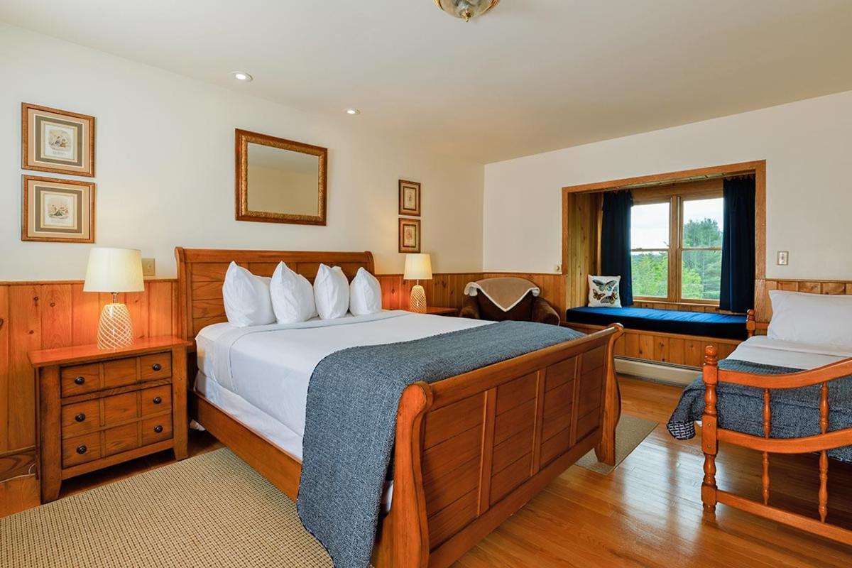 Friends Lake Inn photo 45