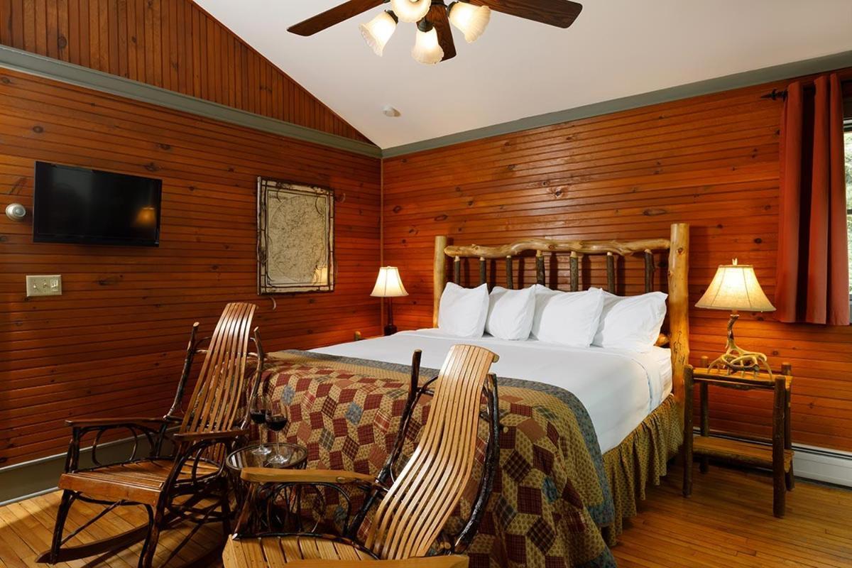 Friends Lake Inn photo 44