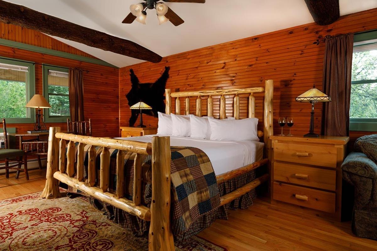 Friends Lake Inn photo 39