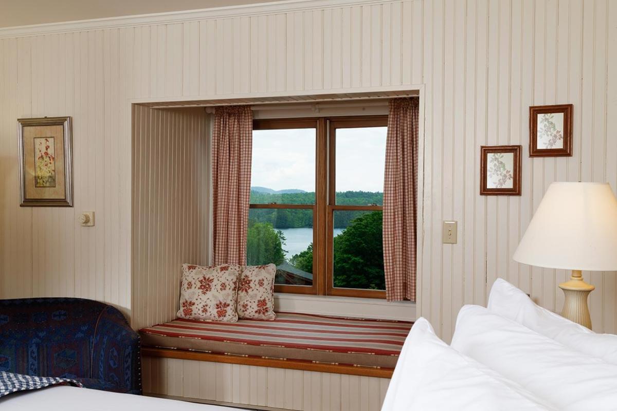 Friends Lake Inn photo 18
