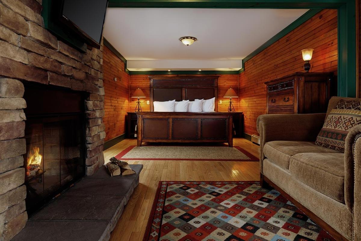Friends Lake Inn photo 17
