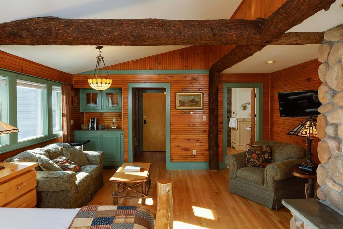 Friends Lake Inn photo 16