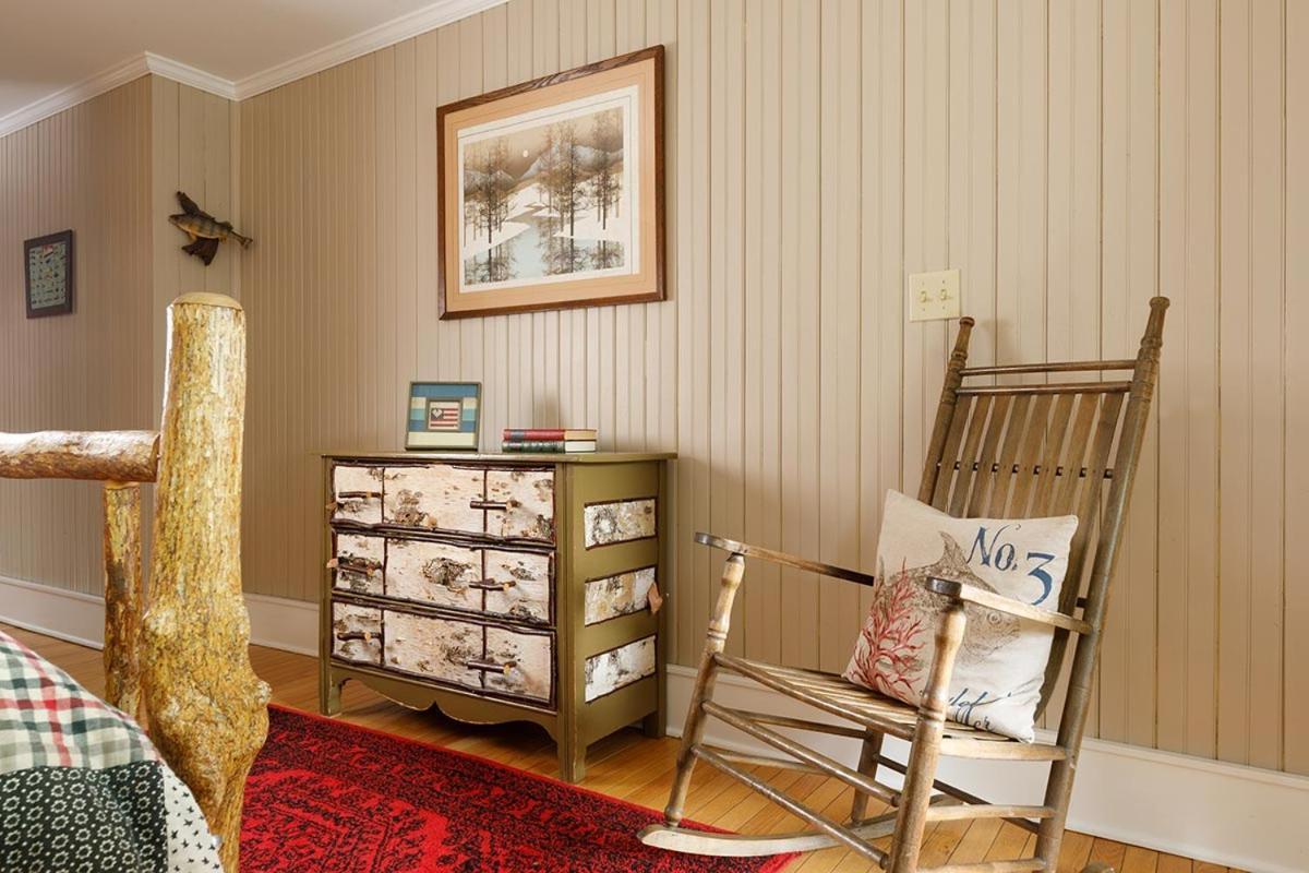 Friends Lake Inn photo 12