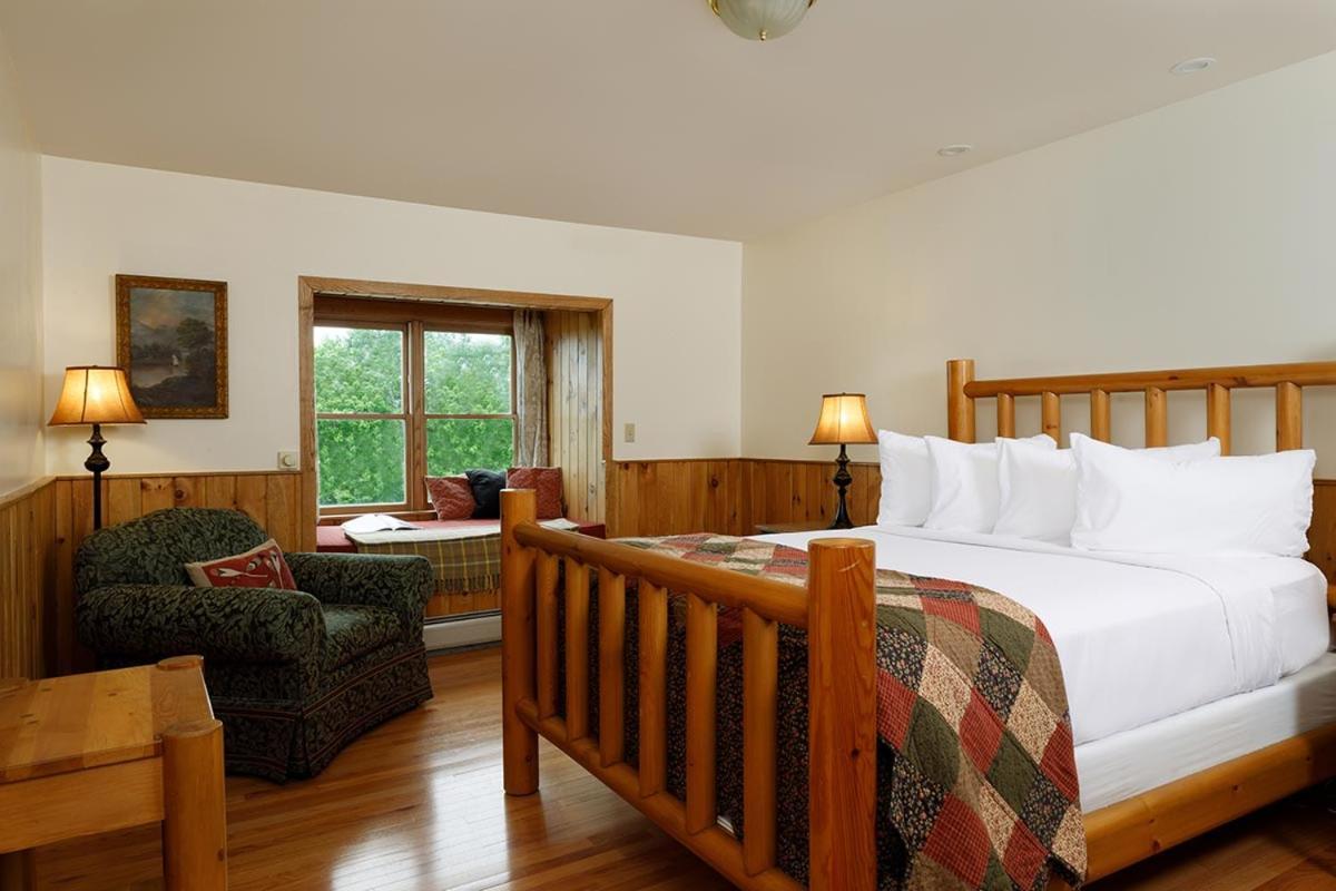 Friends Lake Inn photo 11
