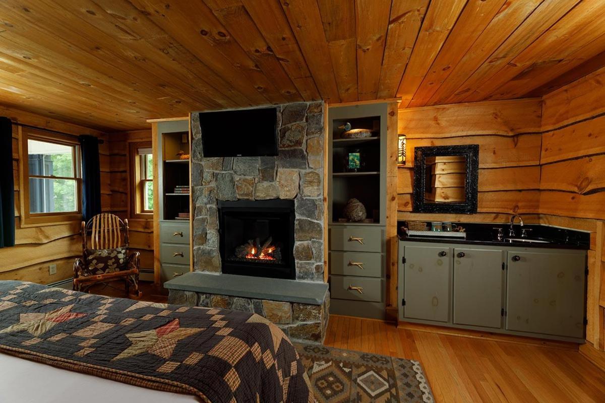 Friends Lake Inn photo 9