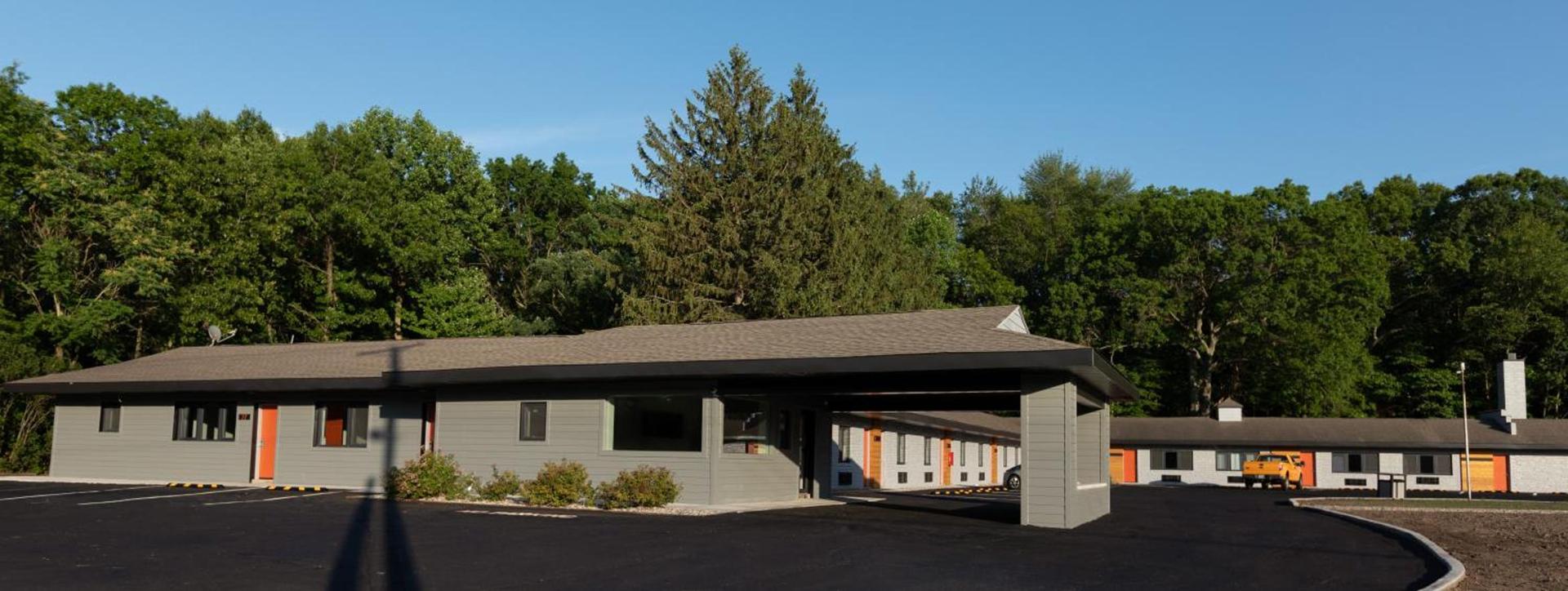 4411 Inn & Suites photo 29