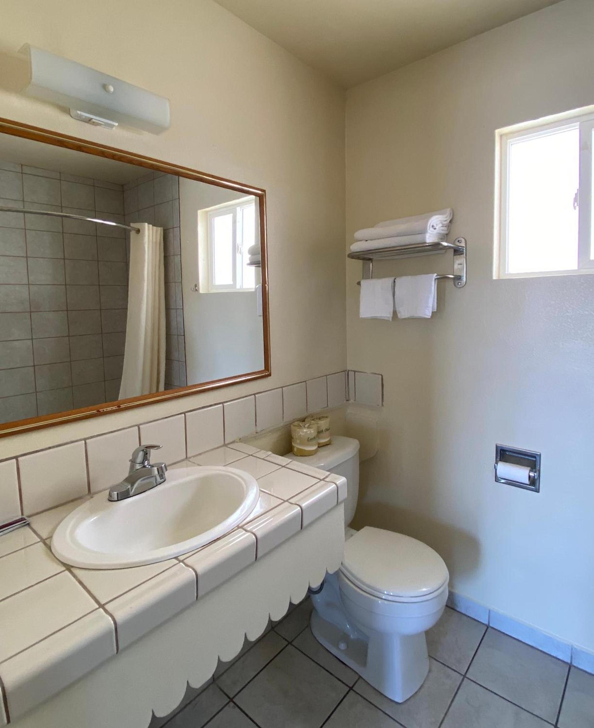 Holiday Motel photo 14