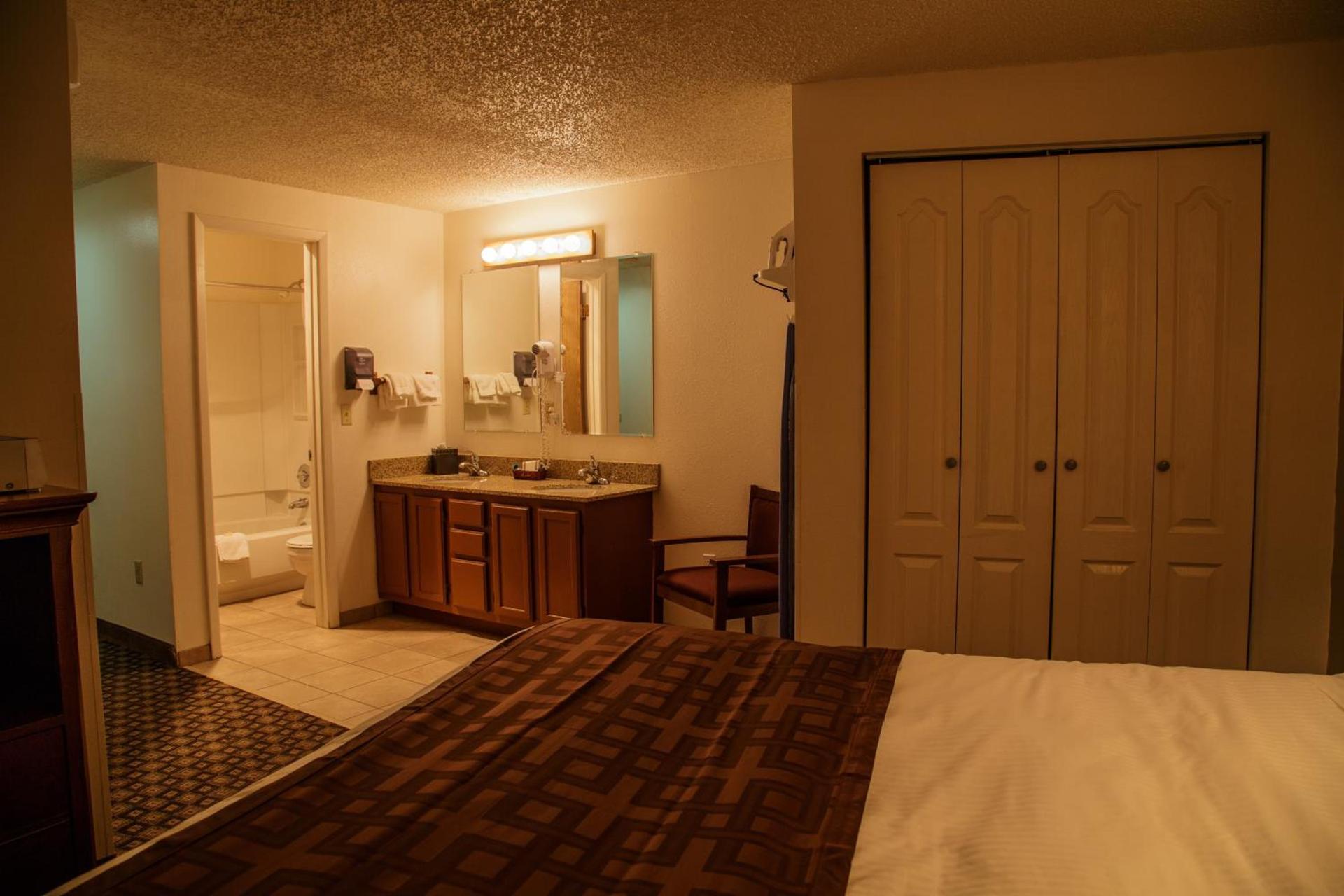 Richland Inn and Suites photo 14