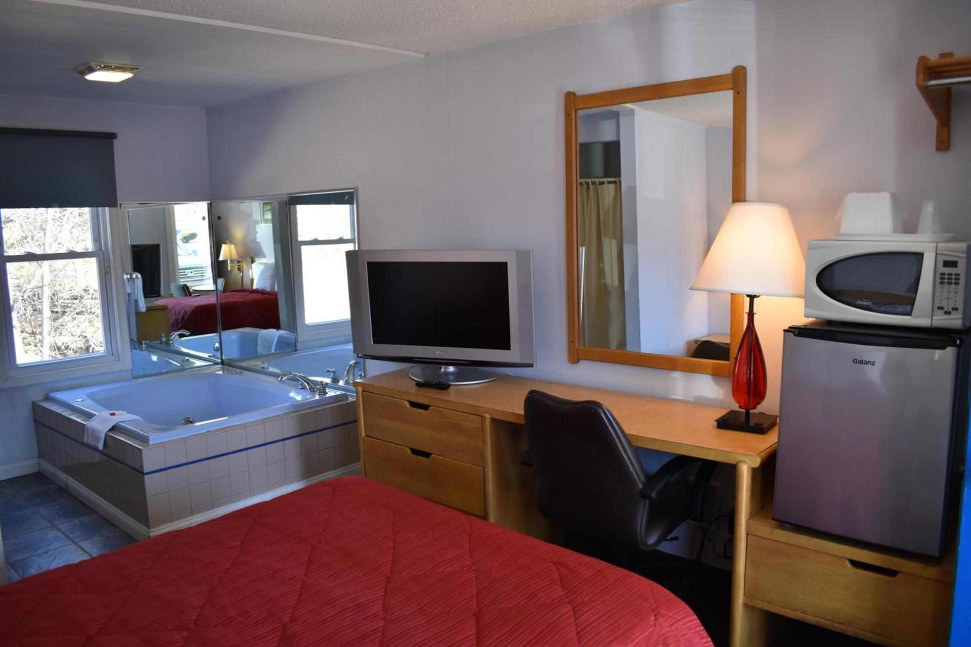 POCONO NIGHT LODGE photo 14