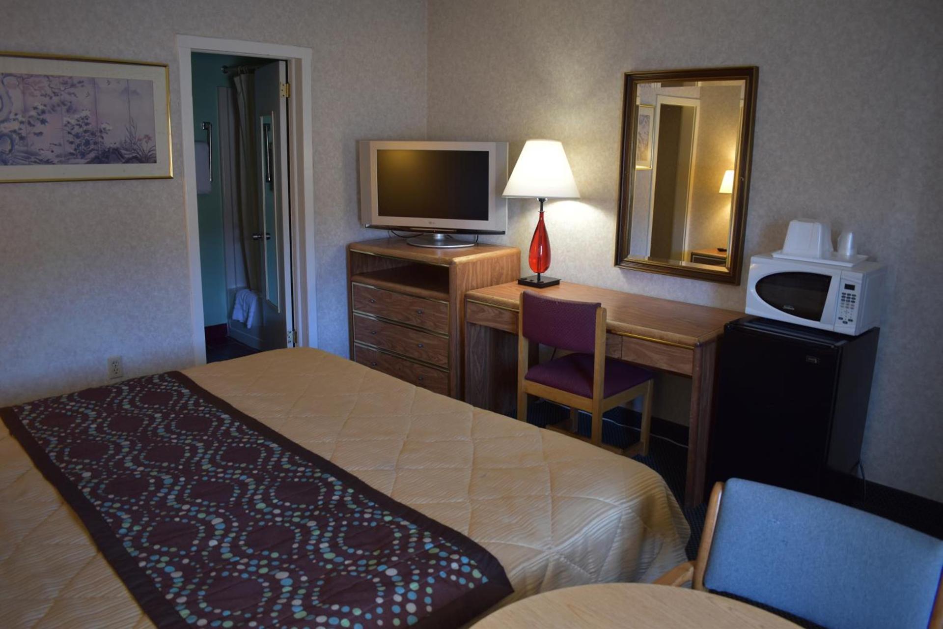 POCONO NIGHT LODGE photo 13