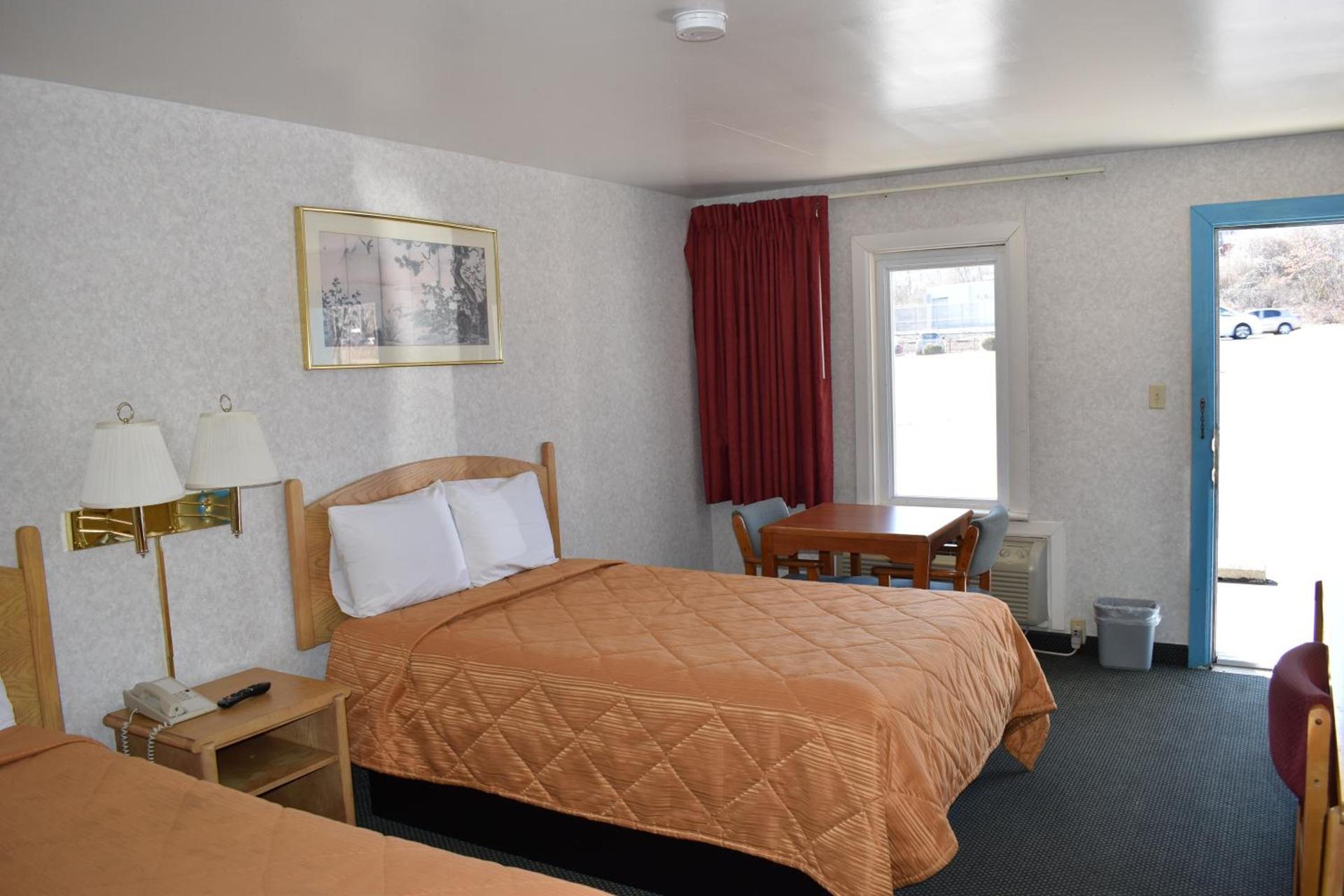 POCONO NIGHT LODGE photo 11