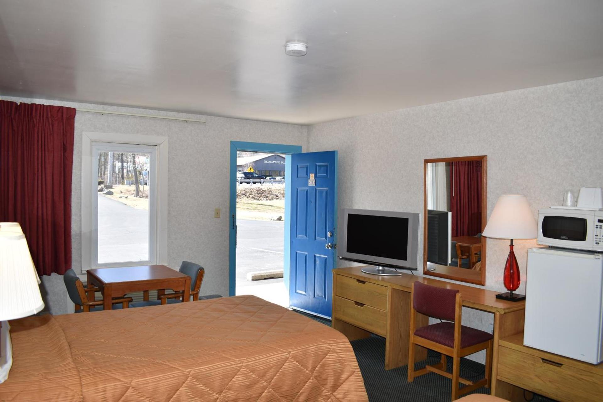 POCONO NIGHT LODGE photo 9