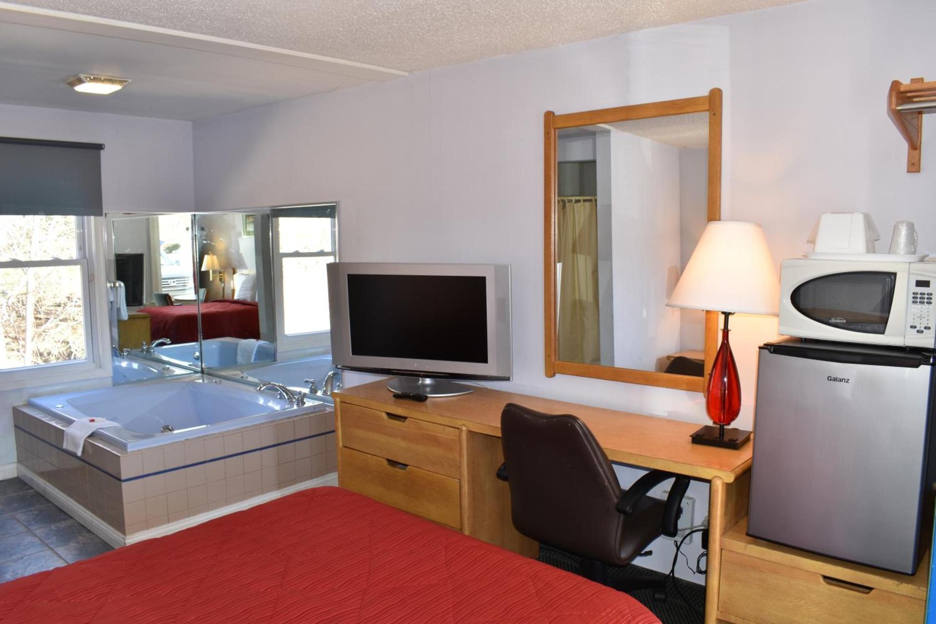 POCONO NIGHT LODGE photo 7