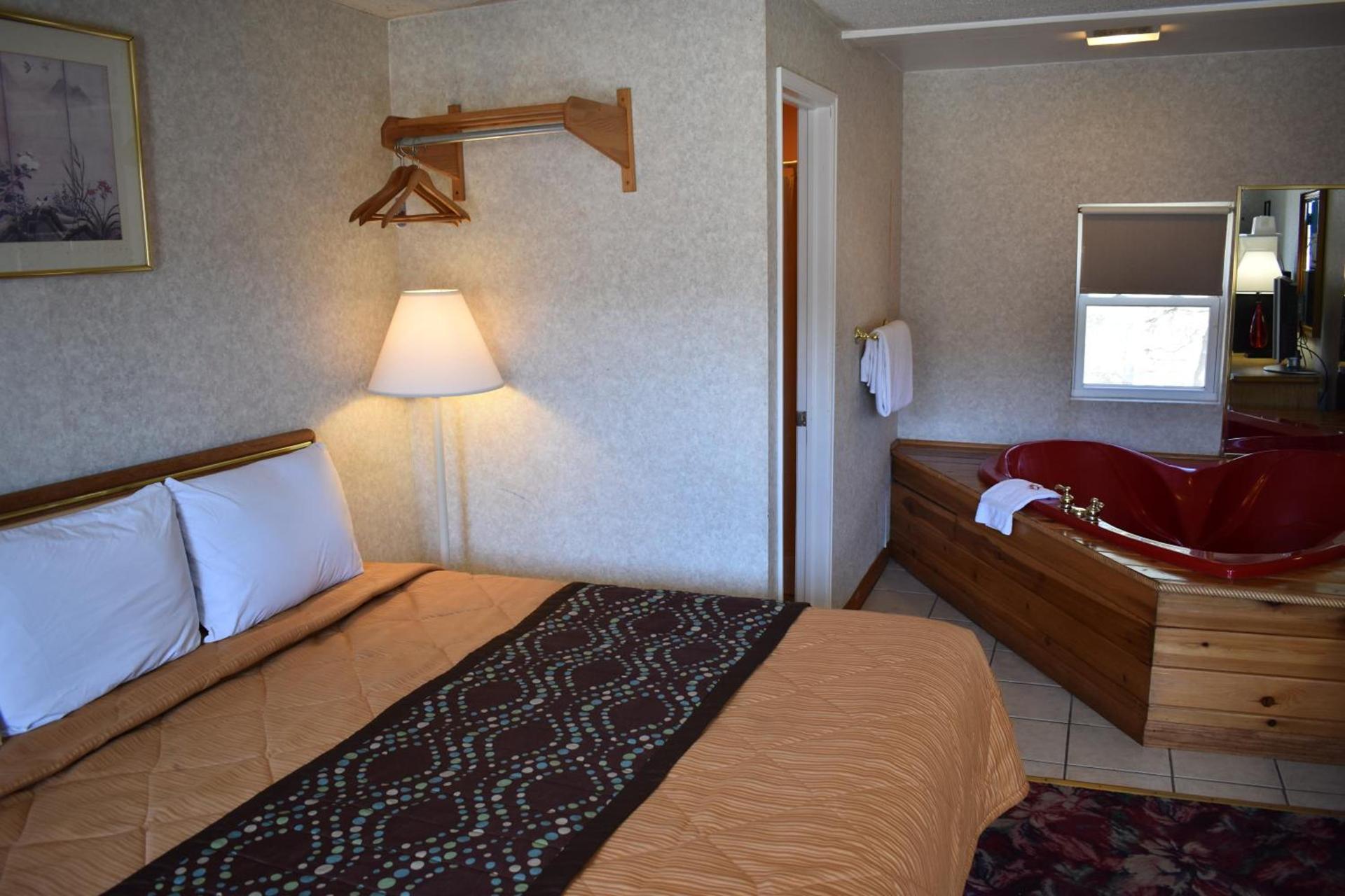 POCONO NIGHT LODGE photo 6