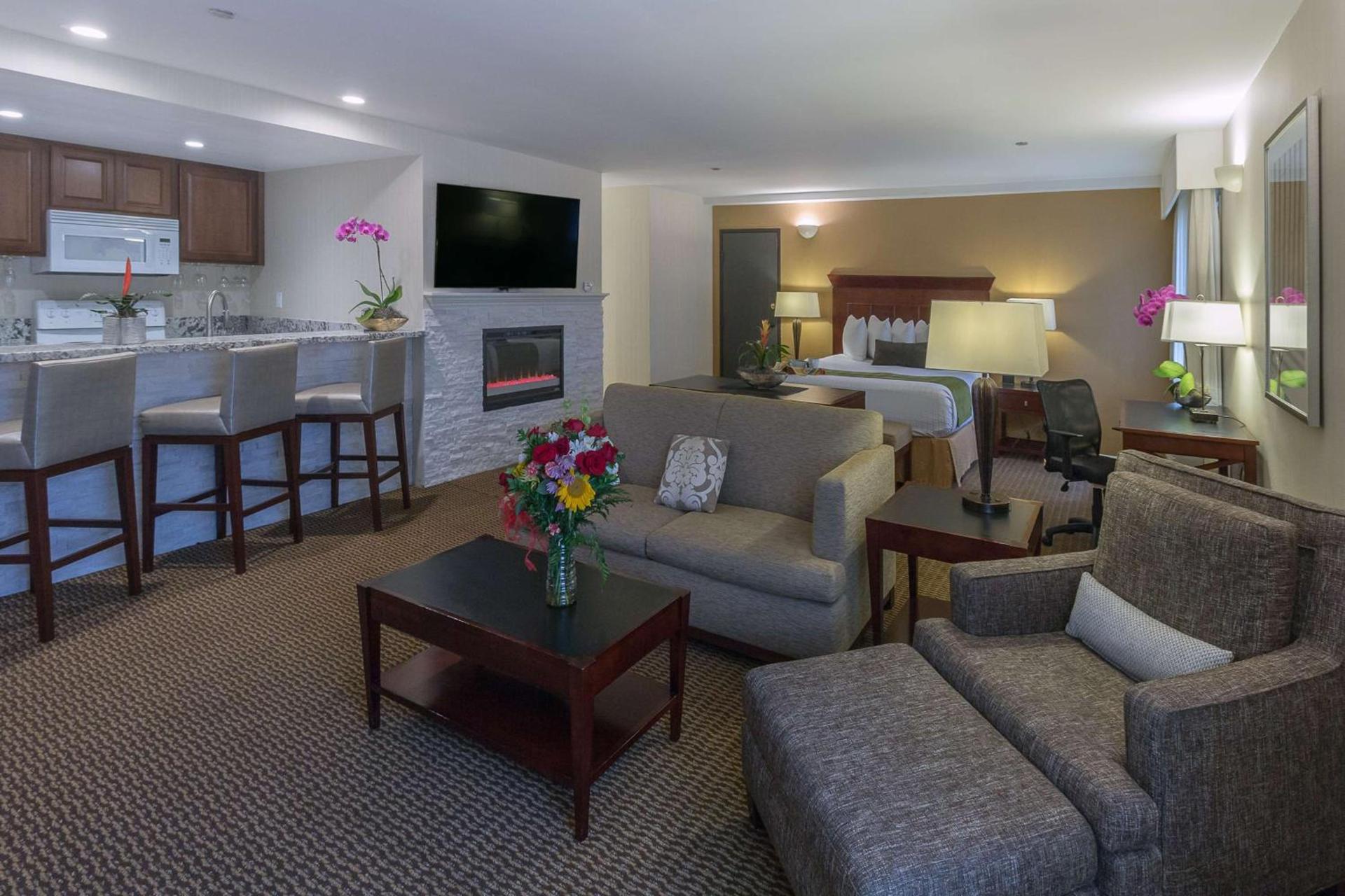 Best Western Plus Carpinteria Inn photo 49